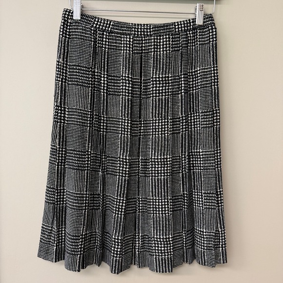 Adolfo Dresses & Skirts - Vintage Adolfo Womens Silk Houndstooth Pleated Skirt Size Medium Black White